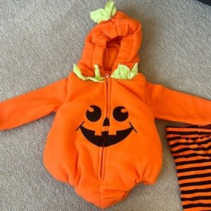 one size baby pumpkin outfit. My daughter wore it 4.5 months